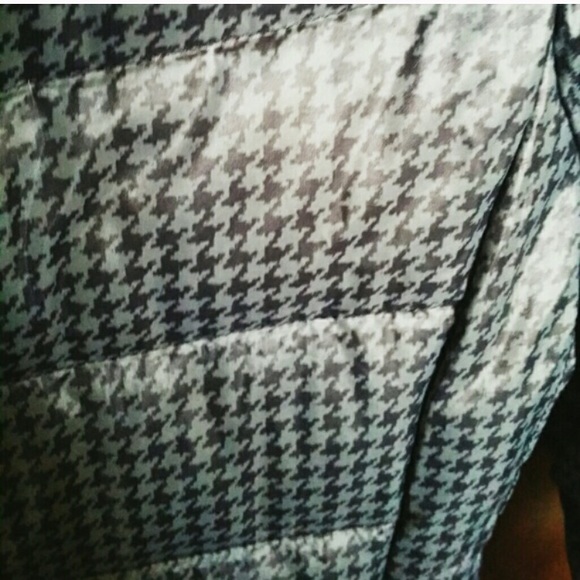 UNIQLO Black/Grey Houndstooth Down Puffer Jacket - Picture 2 of 3